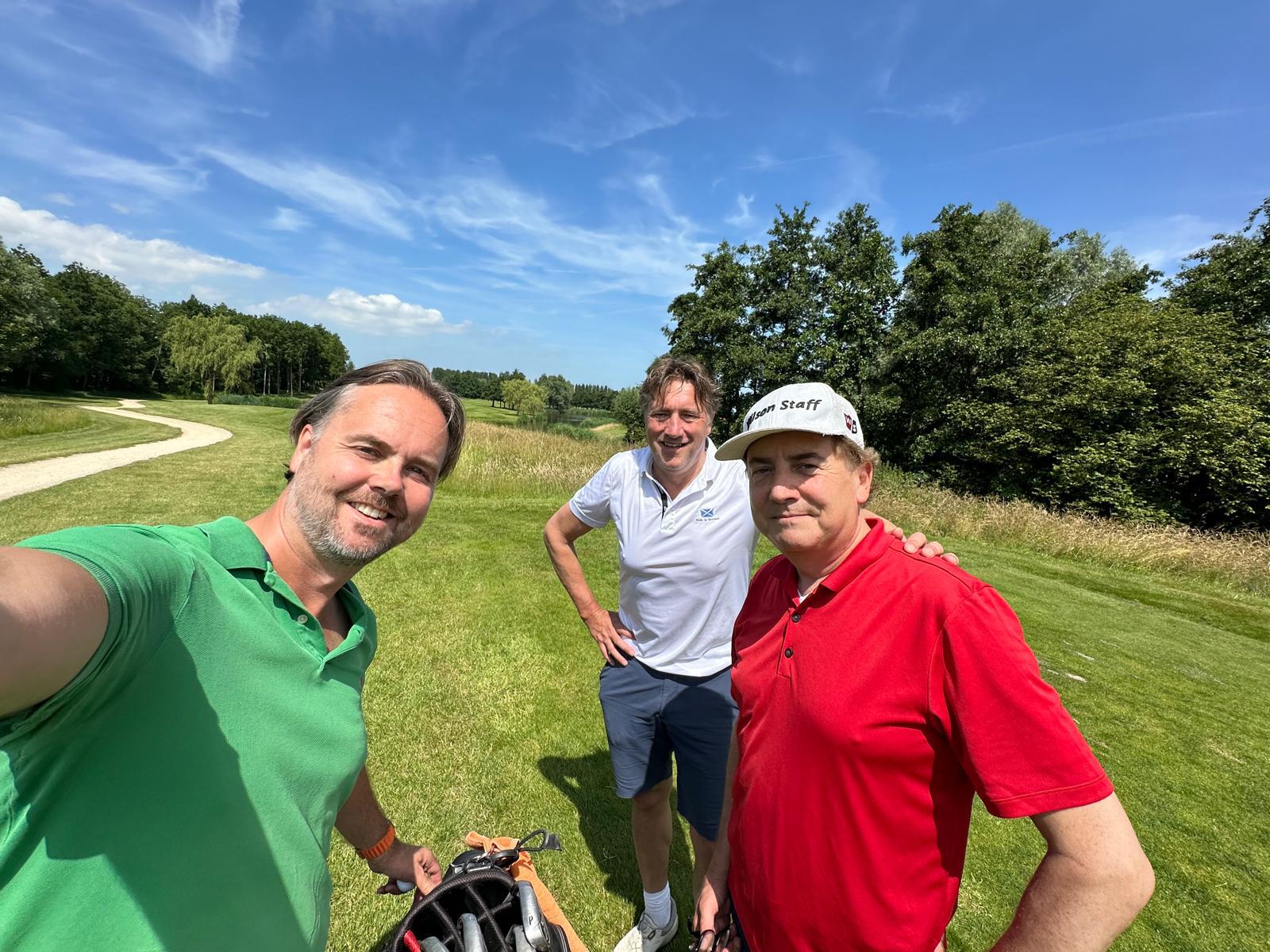 Michiel, Willem en Bas op de golfbaan
