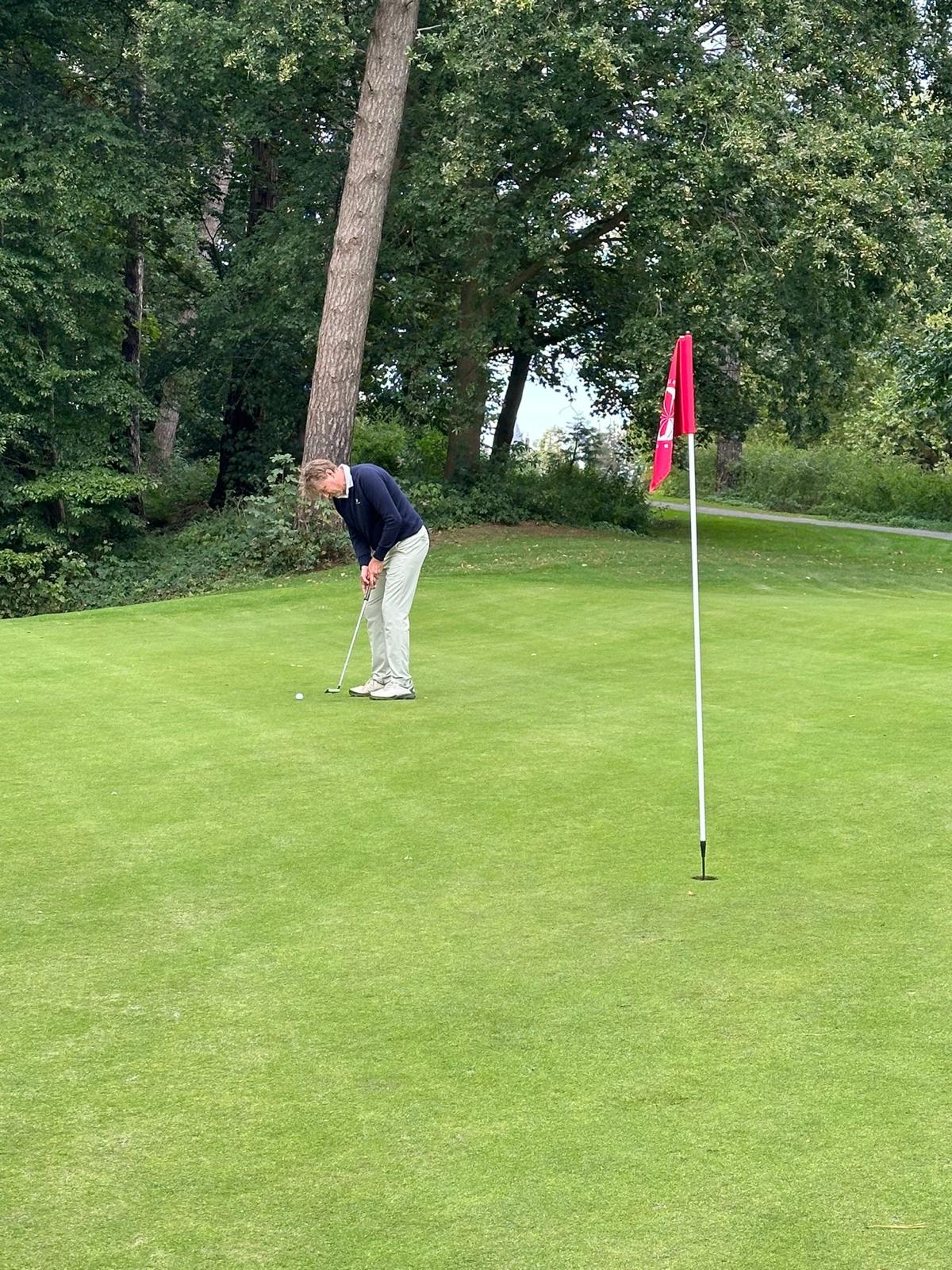 Putten op de green
